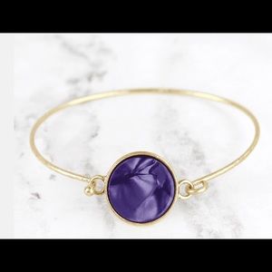 NWT Worn Goldtone bracelet with purple disk.